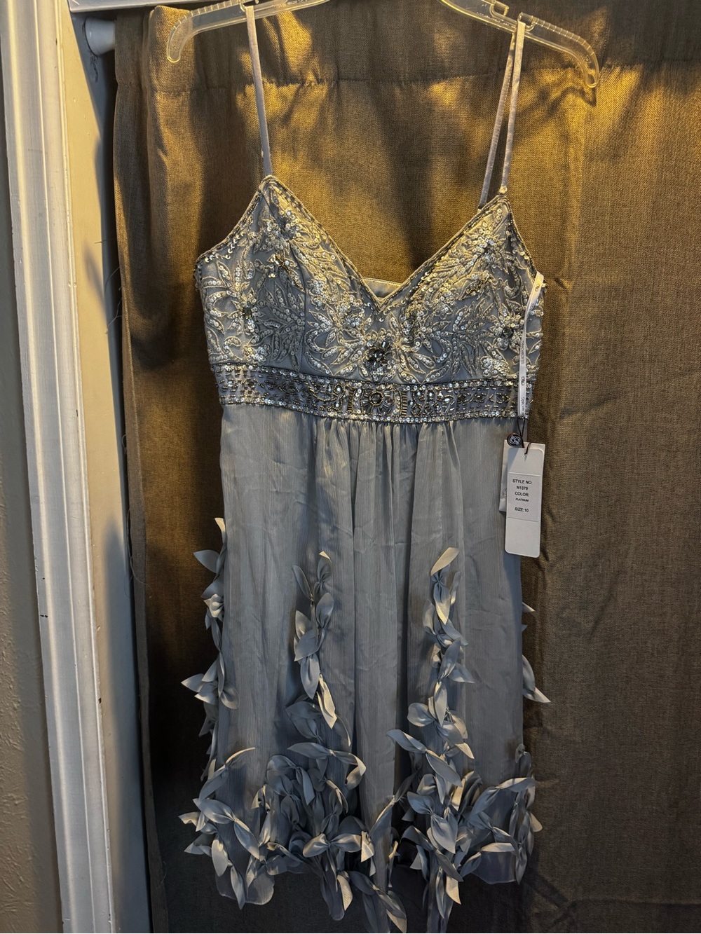 Sue Wong Silver-Gray Embellished Midi Dress with Floral Appliqué - Picture 6 of 6